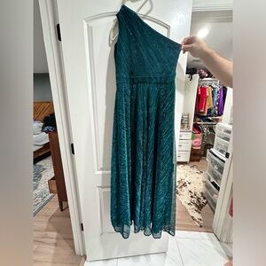 AQUA One Shoulder Metallic Emerald Green Evening Floor Length Gown With slit